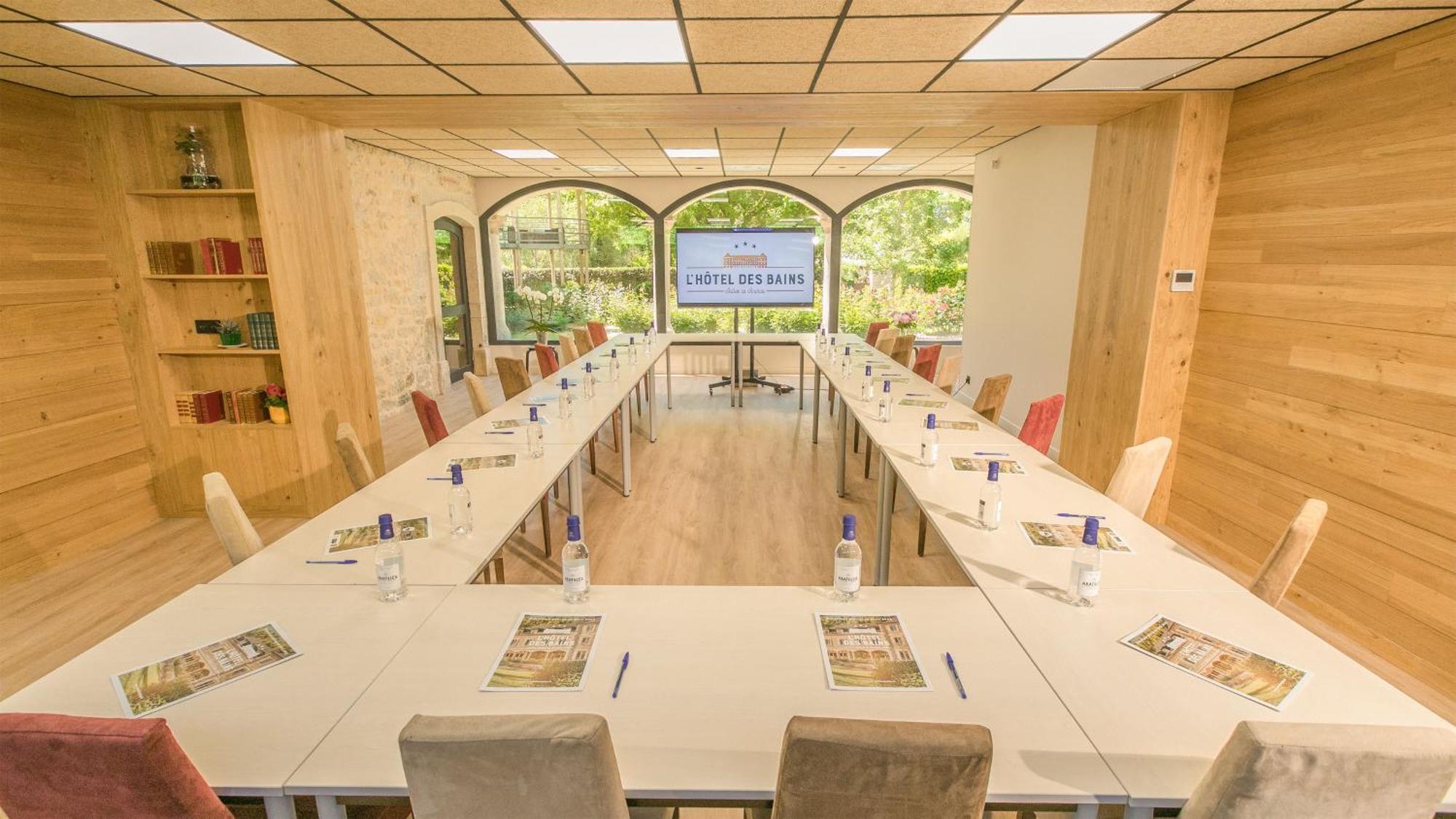 Logis L'hotel Des Bains - 3* Salles-la-Source