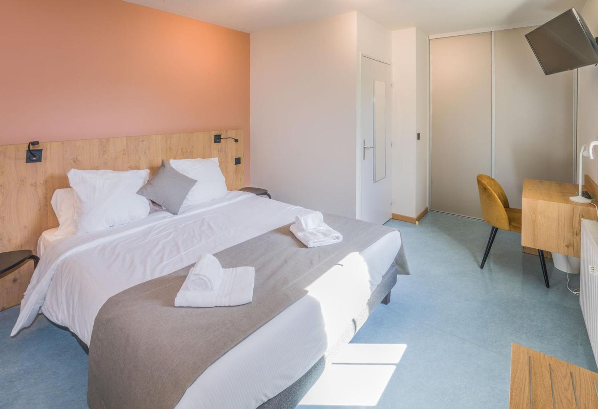 L'hotel Des Bains - Hotel Salles-la-Source